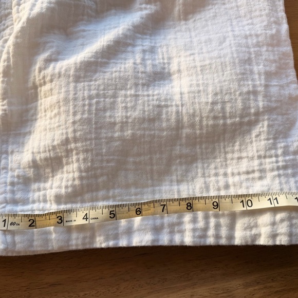 Bundle of THREE Old Navy Women's Wide Leg Pants - Black, White, and Navy - Picture 4 of 7